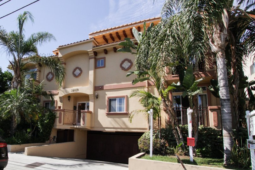 14819 Magnolia Blvd Sherman Oaks CA